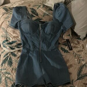 It is a very nice shorts jumpsuit it is blue very nice it is a medium